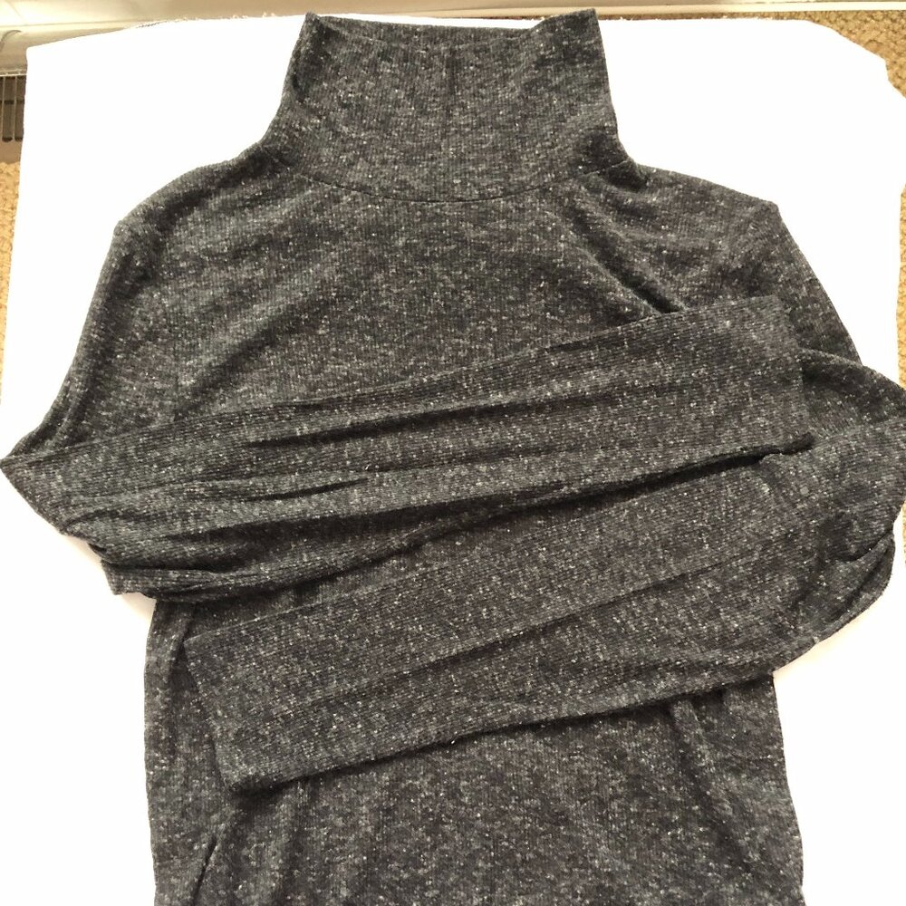 Gray Speckled Long-sleeved Turtleneck
